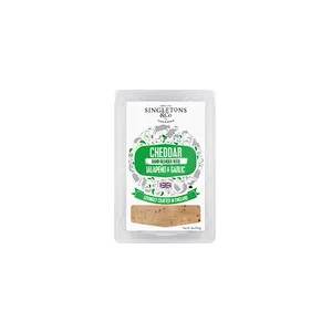 Čederio sūris SINGLETONS & CO, su jalapenu ir česnakais, pjaustytas, 150g