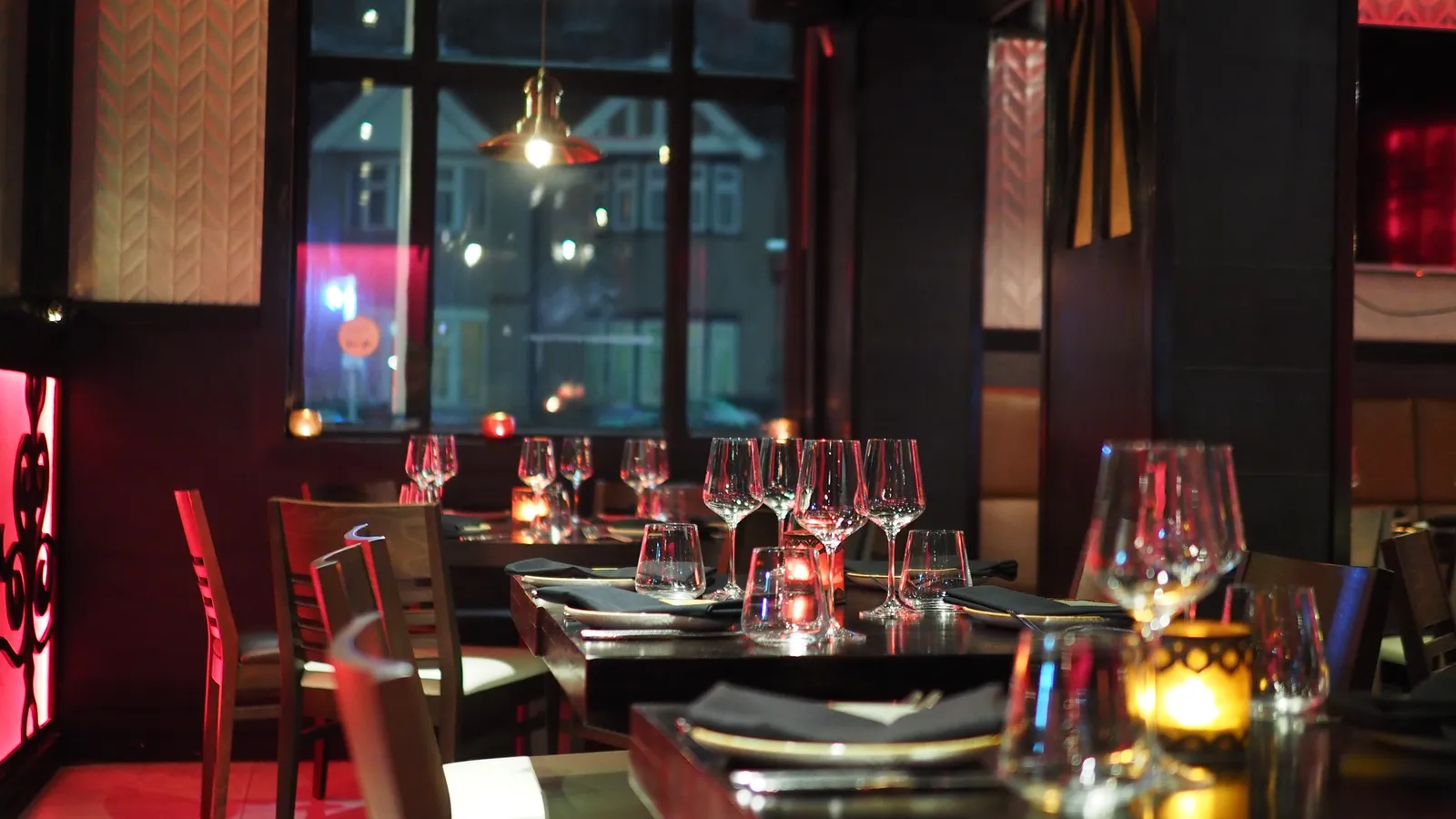 Atmosfera restauracji — wyjątkowe chwile przy stole