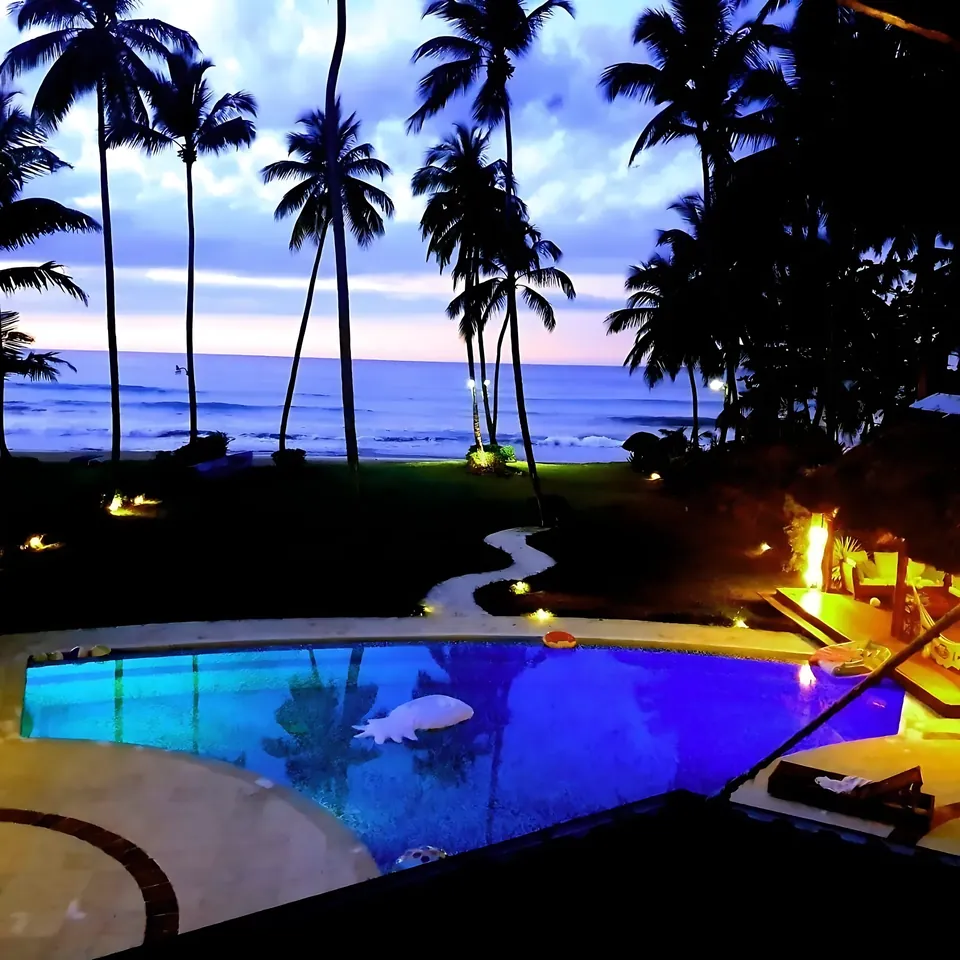Preciosa villa en primera linea de playa en alquiler . En Cosón, Las Terrenas.