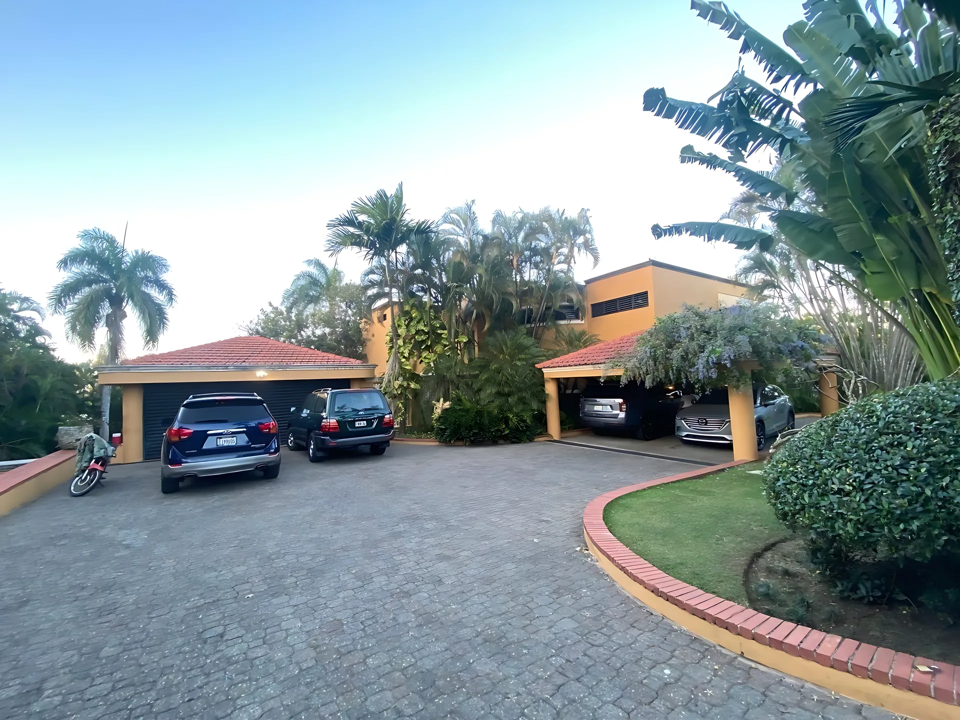 Preciosa cómoda y relajante casa en venta ! Ideal para familias numerosas ! - View 2