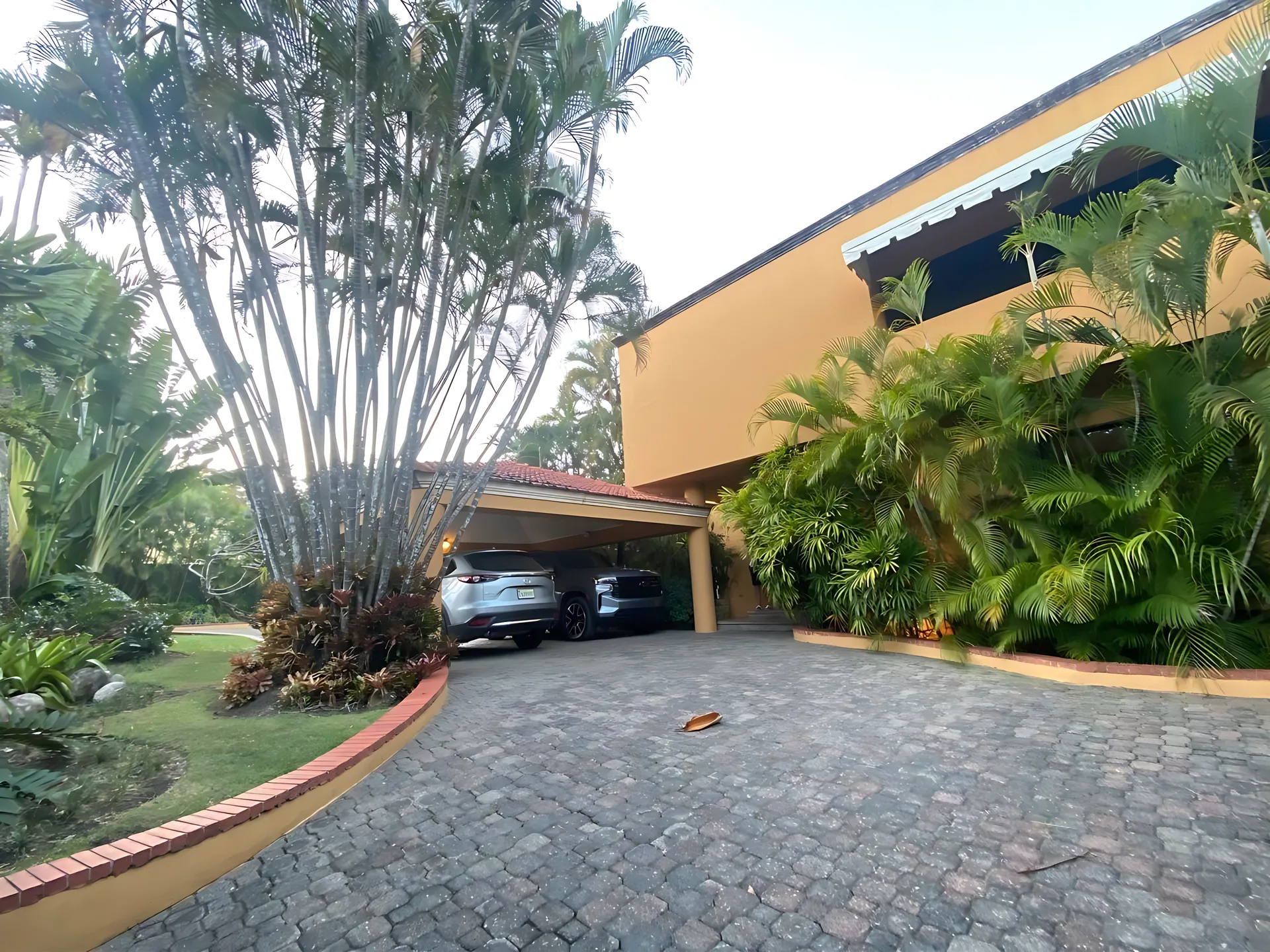 Preciosa cómoda y relajante casa en venta ! Ideal para familias numerosas ! - View 3