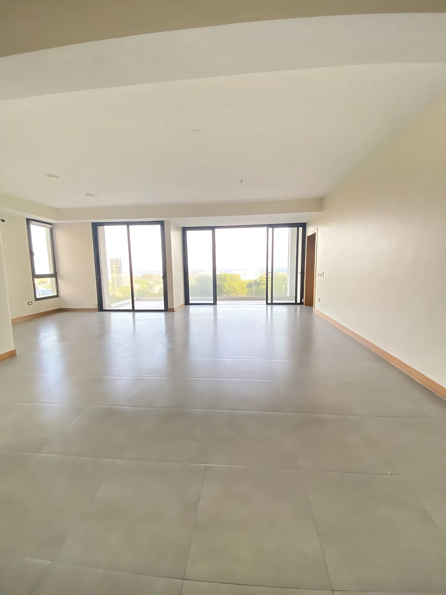 Apartamento en Venta ! Con Vista al mar y al parque . - View 2