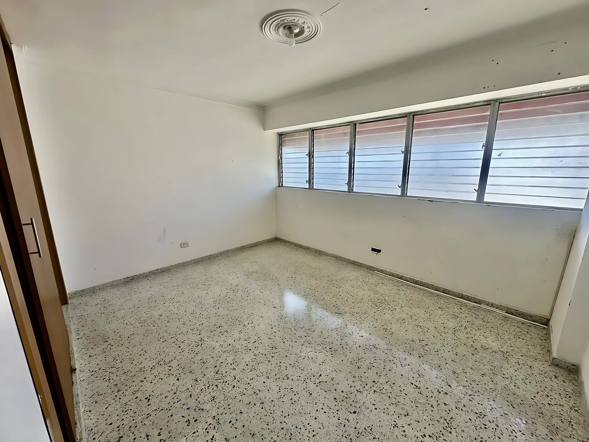 Apartamento en torre clásica de Naco . 2 Habitaciones . - Foto 5