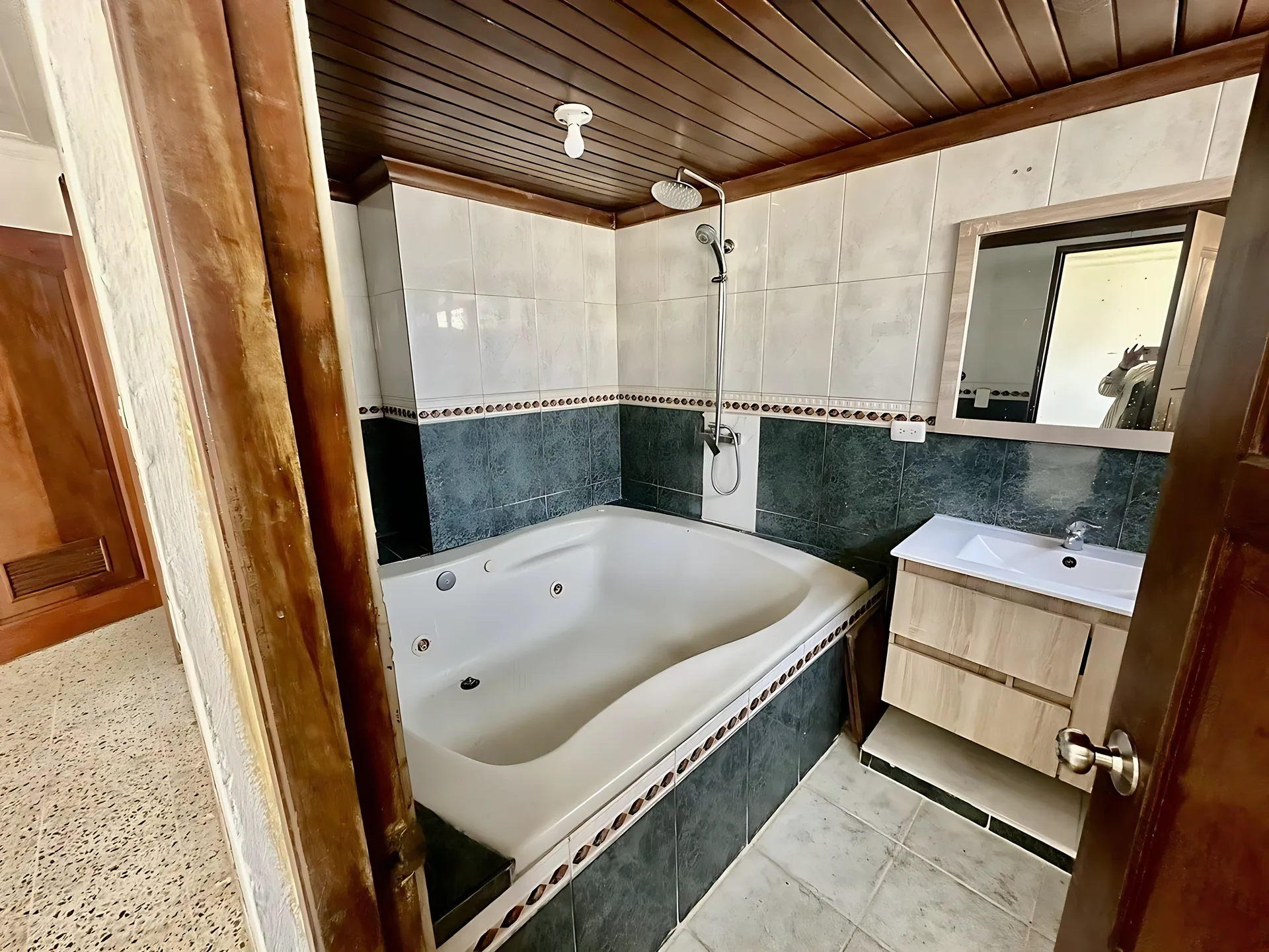 Apartamento en torre clásica de Naco . 2 Habitaciones . - Foto 7
