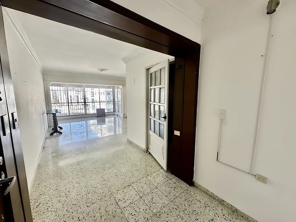 Apartamento en torre clásica de Naco . 2 Habitaciones .