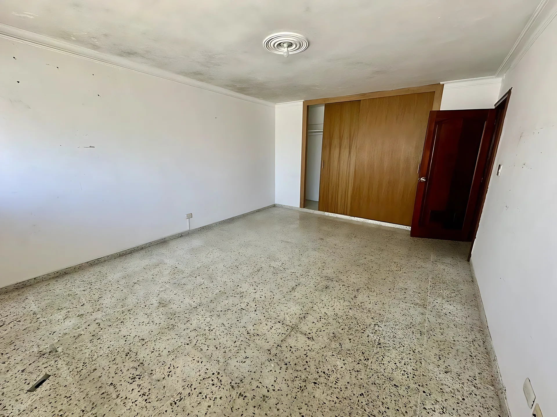 Apartamento en torre clásica de Naco . 2 Habitaciones . - Foto 6