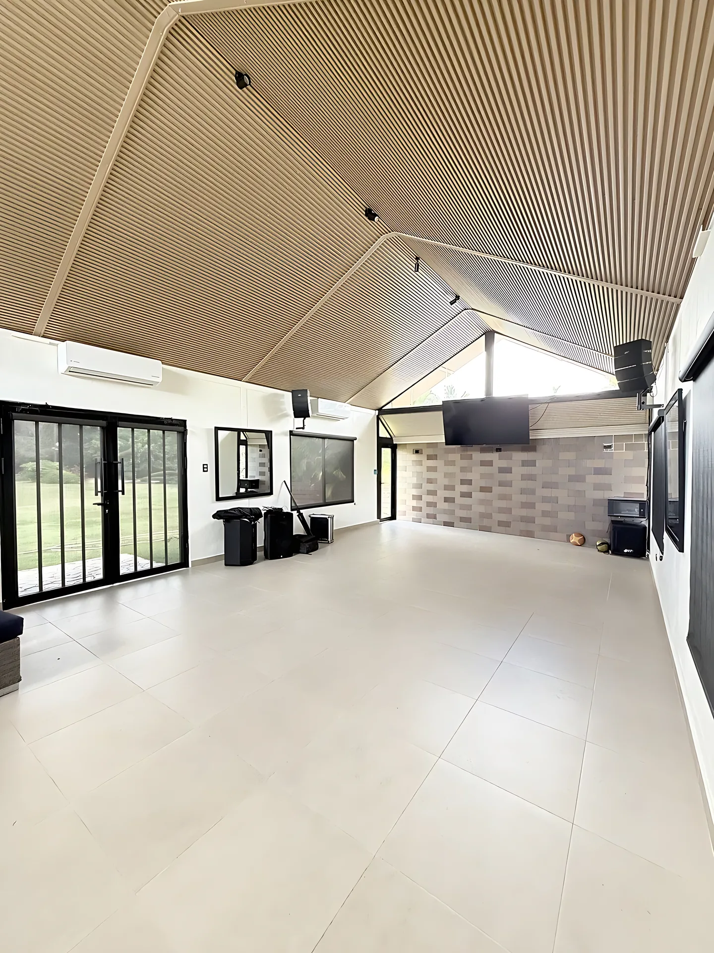 Preciosa finca vacacional y de recreo en venta. A solo 45 minutos de la ciudad. - Foto 44