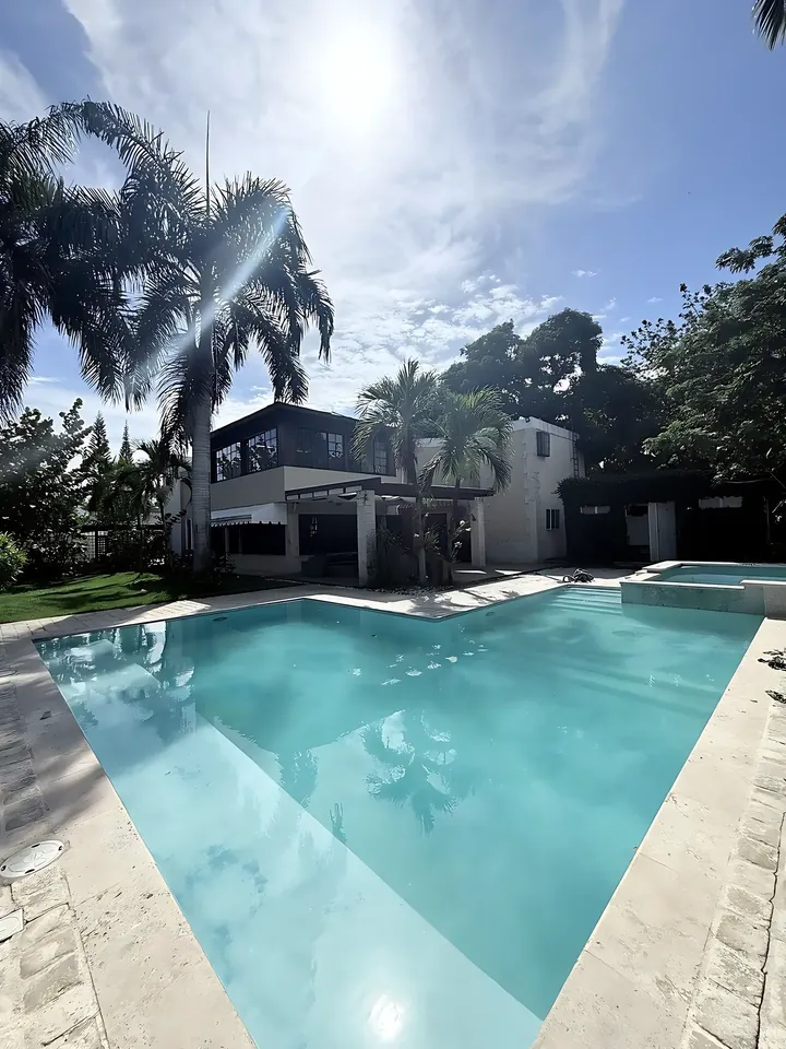 Preciosa casa en alquiler o venta En el exclusivo sector de Bella Vista