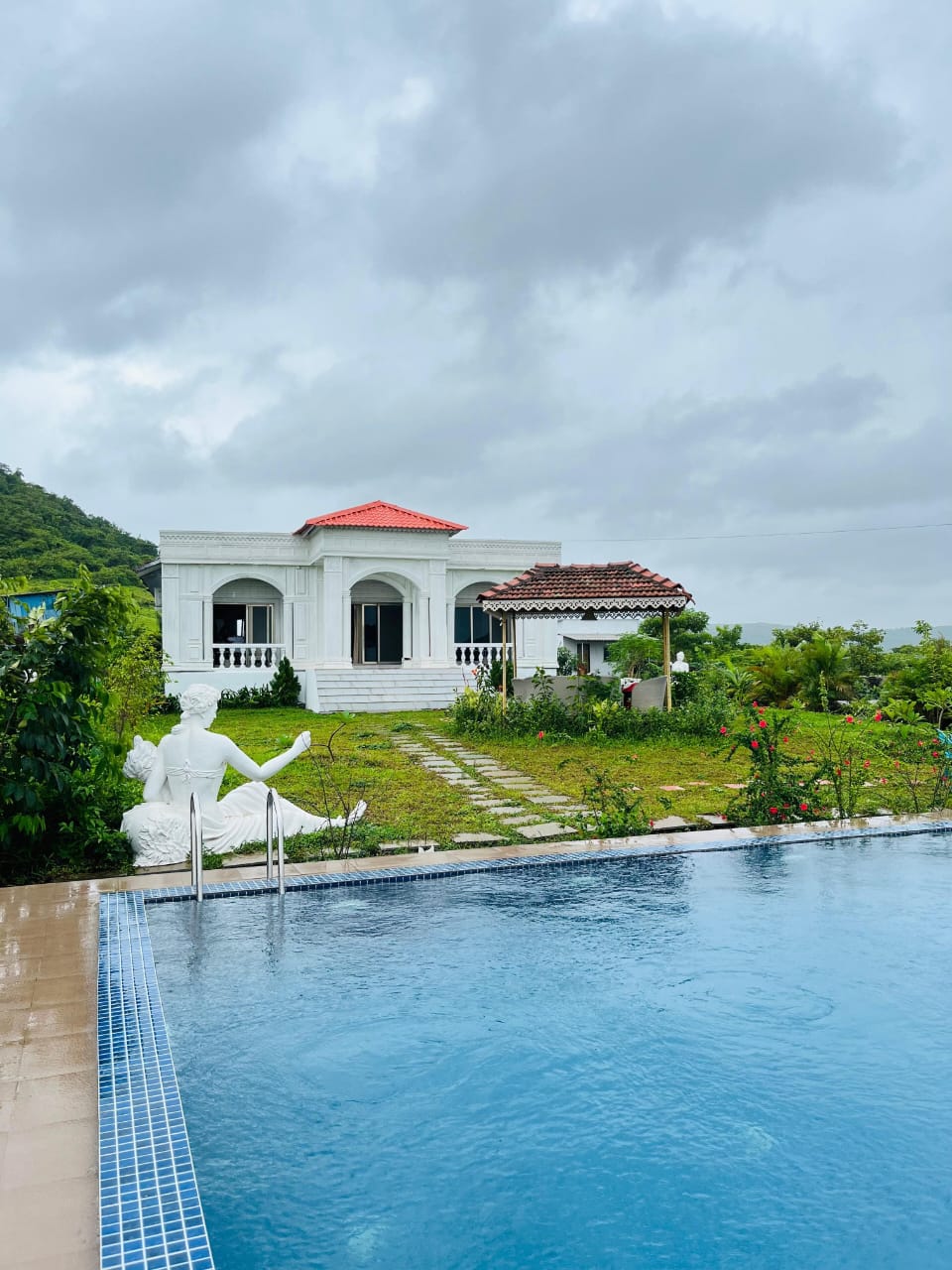 Ocean Greek villa by Lavika Stays