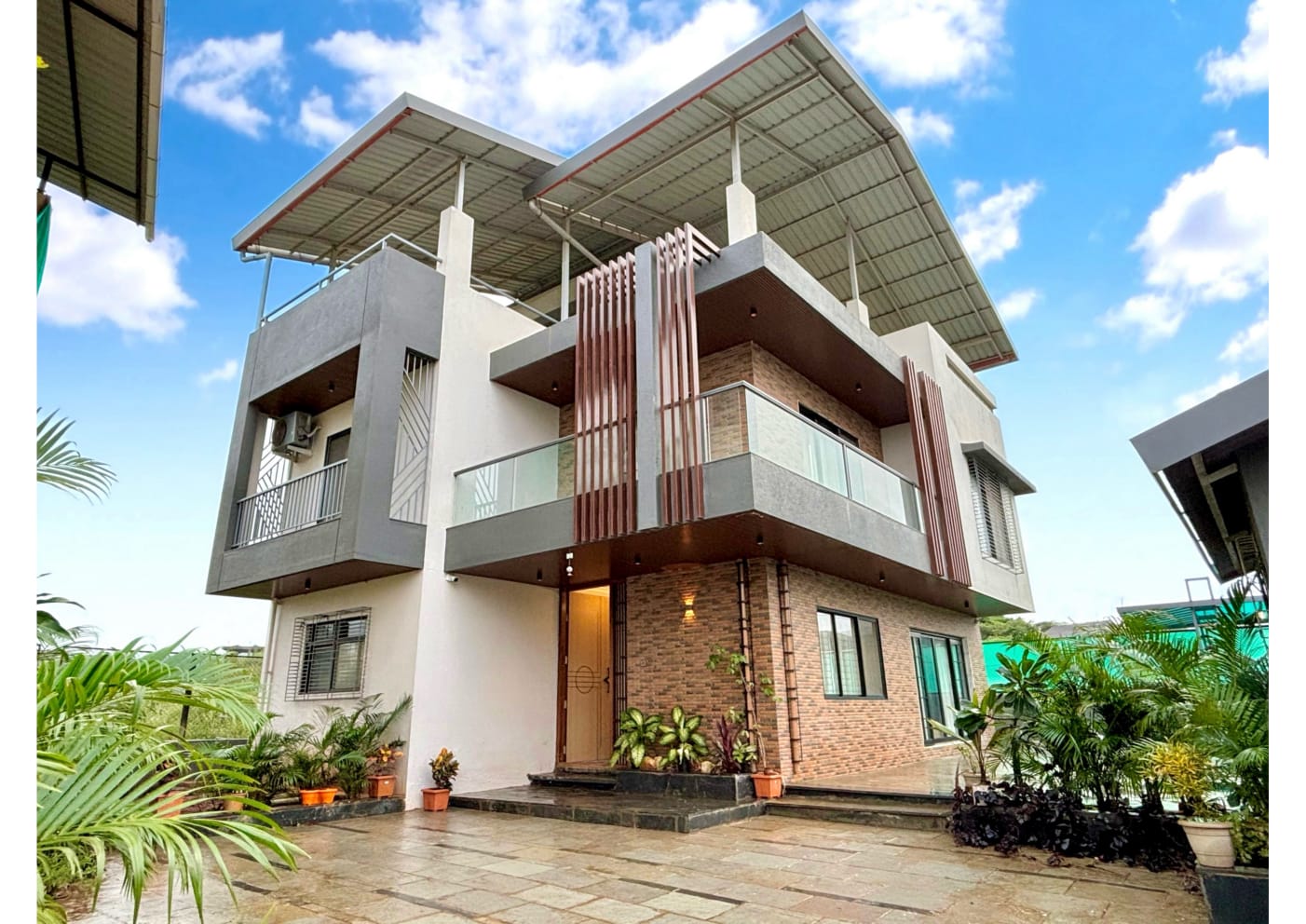 VILLA HILLEON LONAVALA by lavika stays