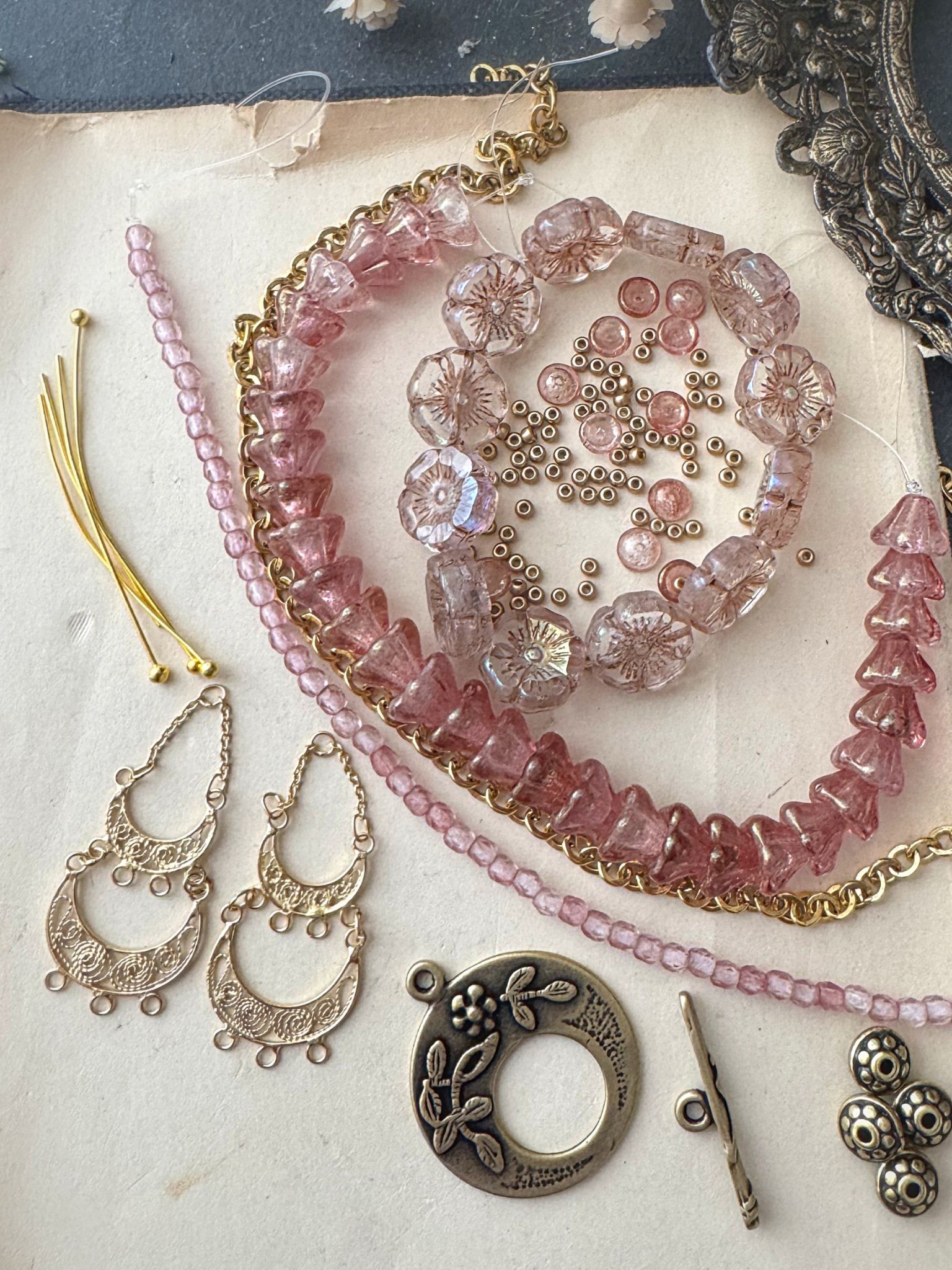 Andria's beading corner: Lets make a bracelet and some earrings