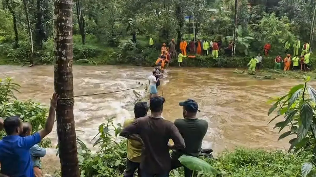 Heavy Rain Causes Deaths, Landslides, and Relief Efforts in Kerala
