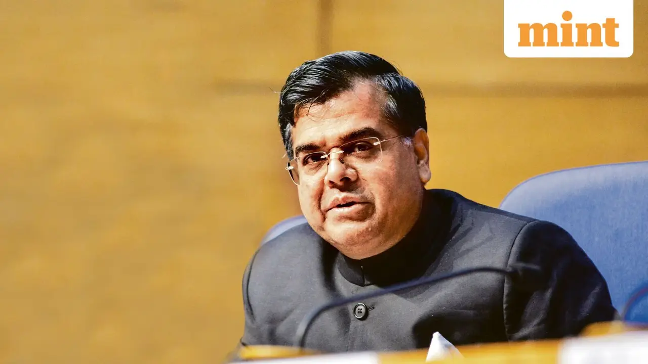 Centre Extends Tenures of Cabinet Secretary and Home Secretary by One Year