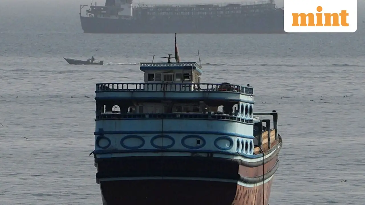 Proposed Iran-Oman Deal May Give Tehran Control Over Incoming Ships