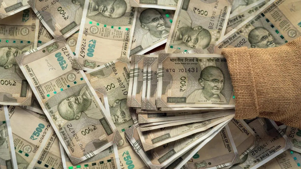 Rupee rises against US dollar amid mixed global cues