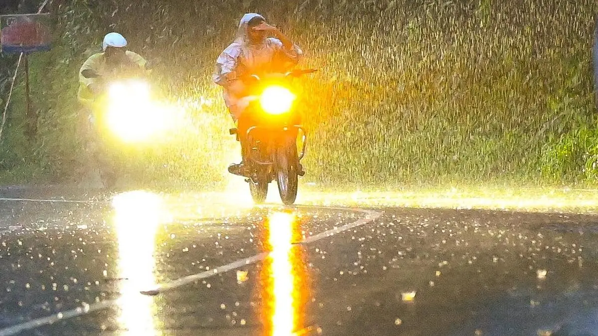 IMD Issues Red and Orange Alerts for Heavy Rain in Kerala Districts