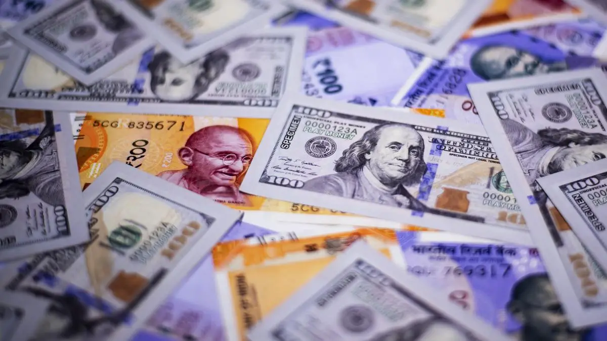Rupee fluctuates against US dollar amid global uncertainties and RBI policy