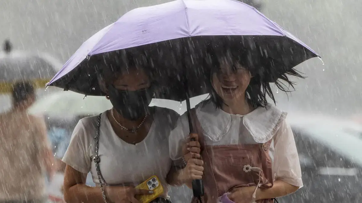 Shanghai Cancels 1,300 Flights as Typhoon Dolphin Approaches