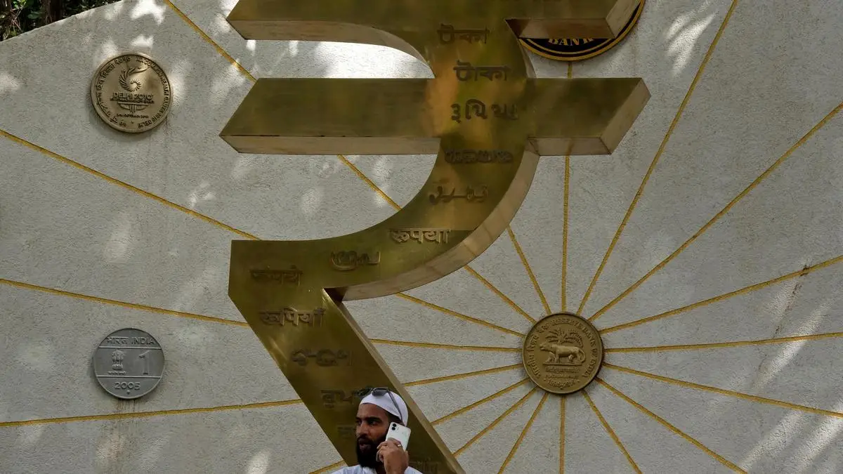 Indian Rupee Falls Against US Dollar Amid Rising Crude Prices and US-Iran Deal Delay