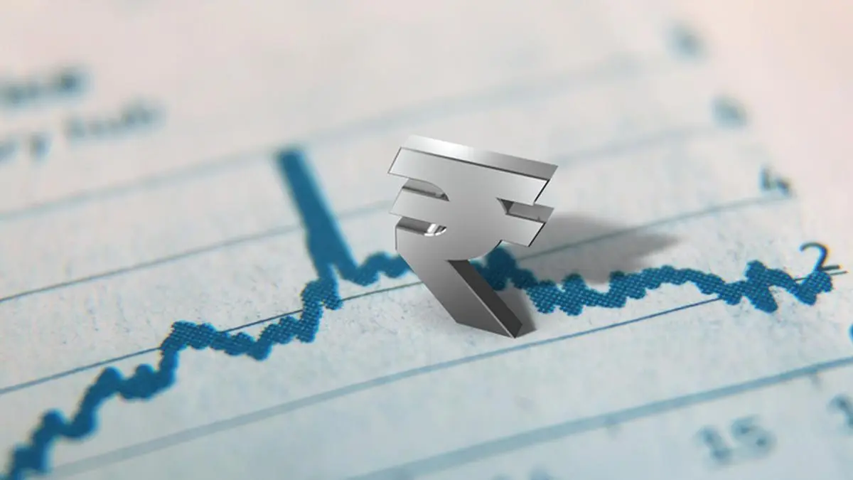 Indian Rupee Depreciates to 95.61 Against US Dollar Amid Rising Crude Prices