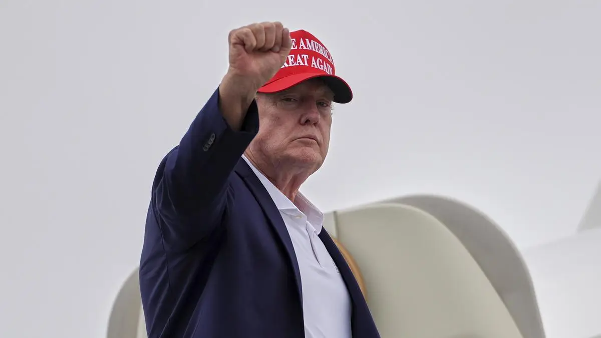 Trump Threatens Oman Amid Iran-Oman Talks on Strait of Hormuz Deal
