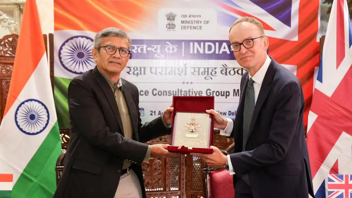 India and UK Review Defence Cooperation with Focus on R&D and Industrial Ties