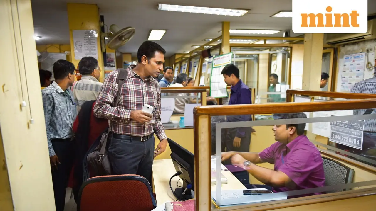 Bank Unions Announce Strikes Over 5-Day Workweek and Pension Demands