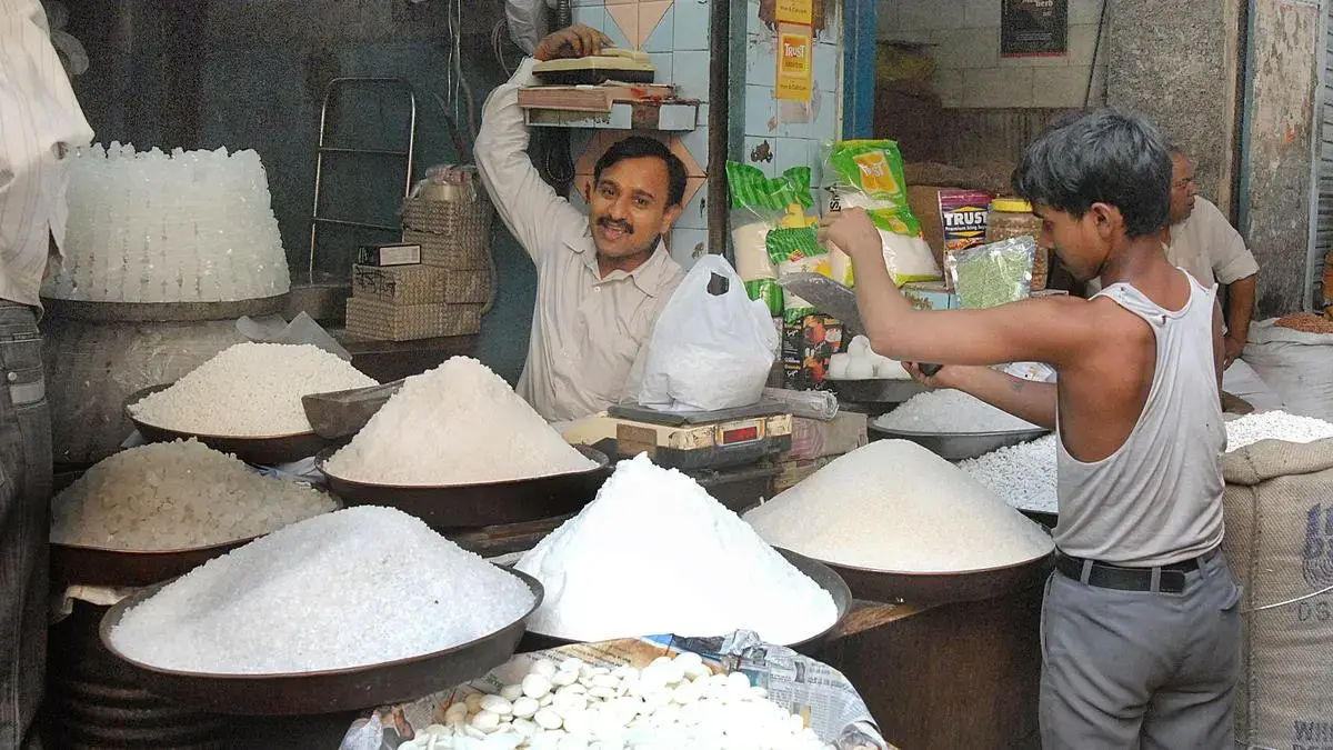 Sugar Mill Gate Prices Drop While Retail Rates Remain High in India