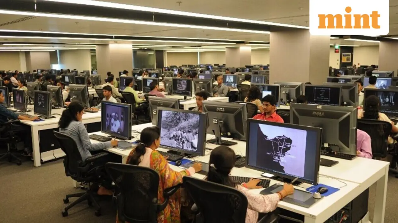 India's Services Sector Expands in August at Four-Year Low Growth