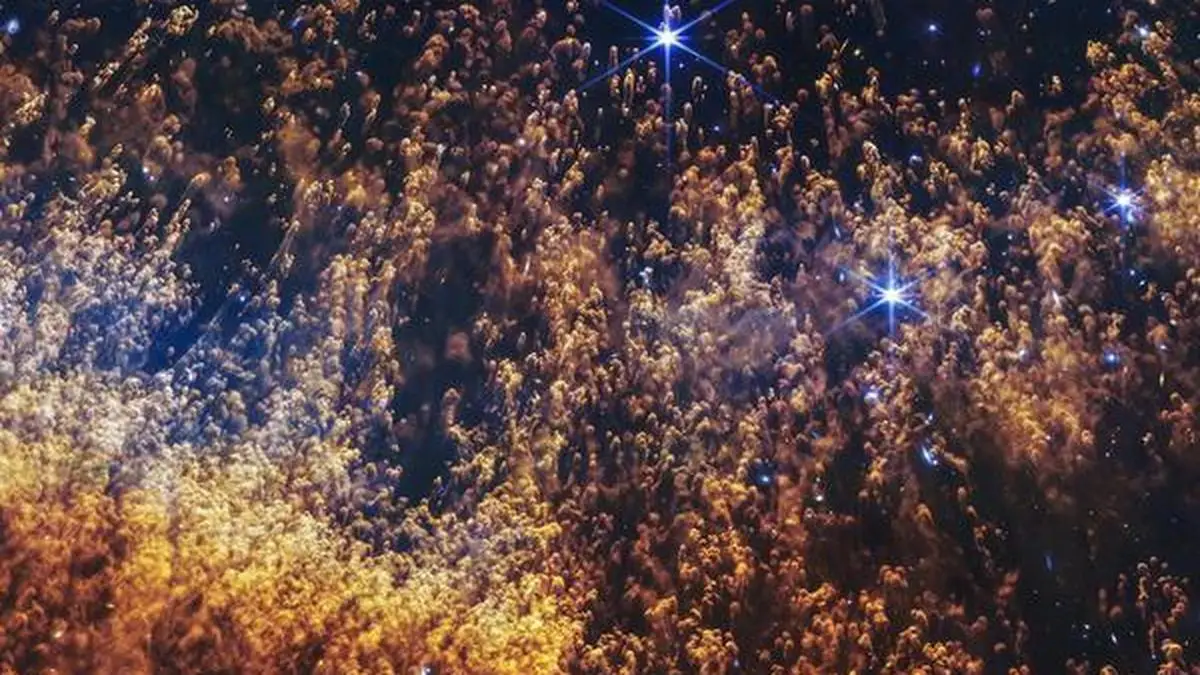 Study Suggests Dark Matter Could Sustain Tiny Black Holes Inside Stars