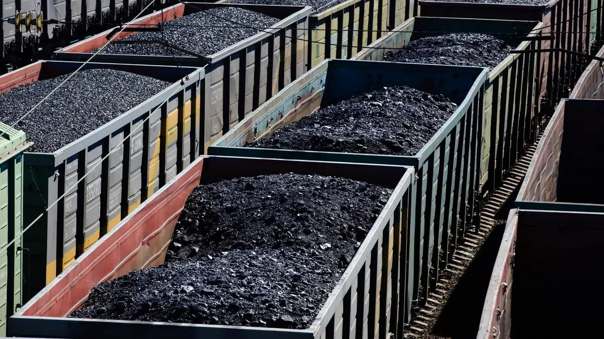 India Ramps Up Coal Supplies Amid Low Stocks at 58 Power Plants