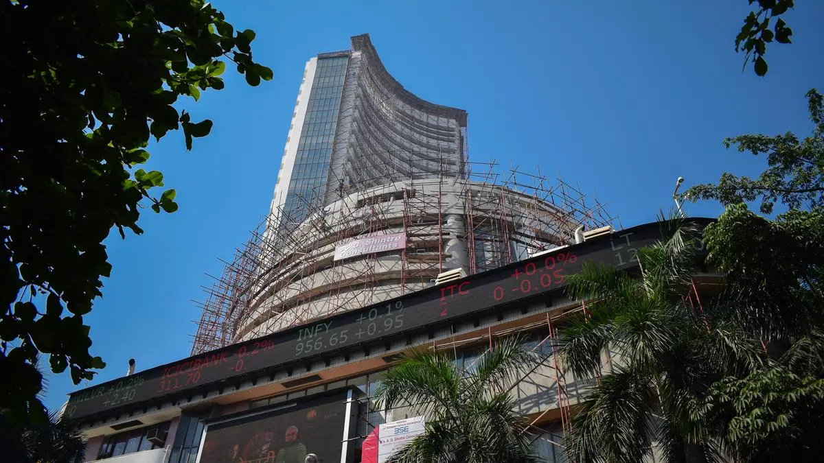 Indian Stock Markets Fall Amid Rising Oil Prices and West Asia Crisis