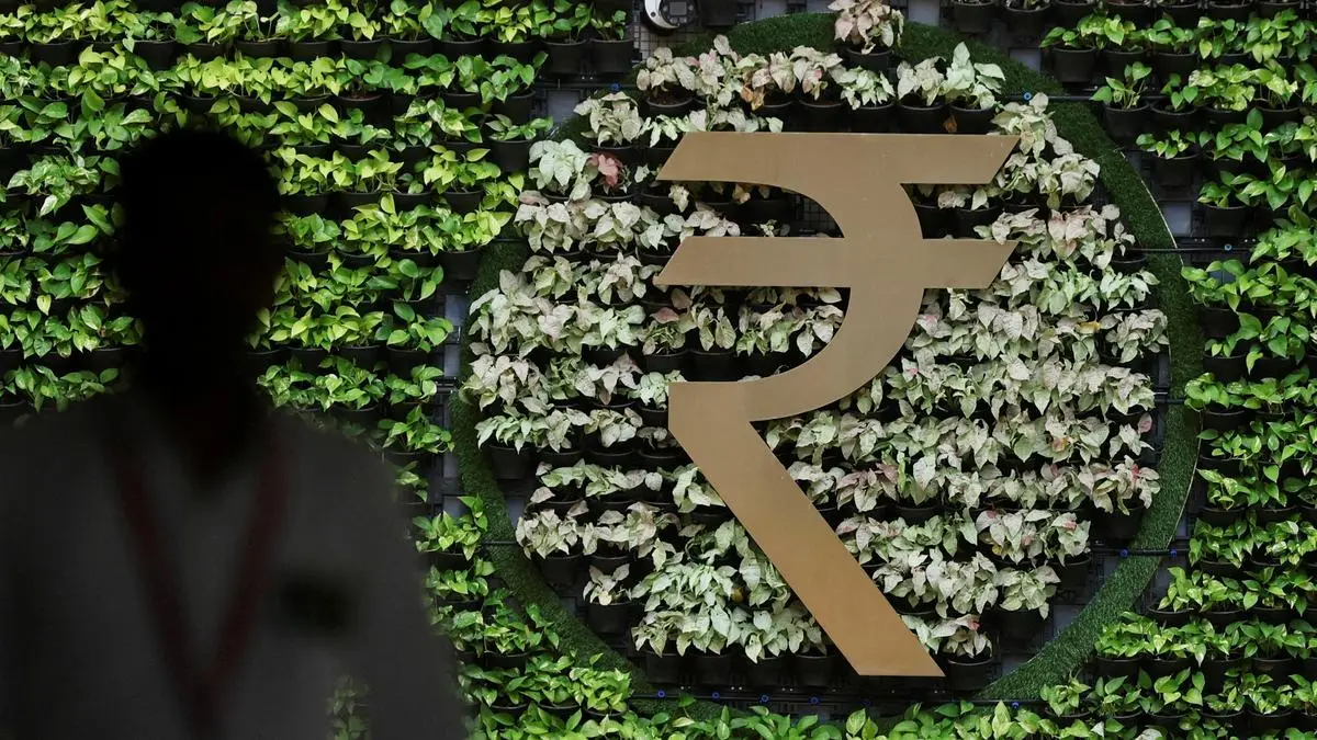 Indian Rupee Slumps to 95.46 Against US Dollar Amid Geopolitical Tensions