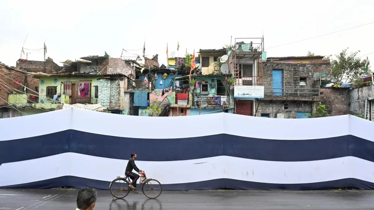 Slum Settlements Veiled in South Delhi Ahead of 18th BRICS Summit