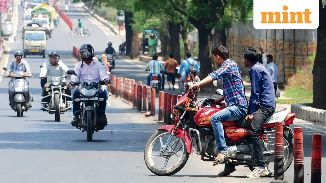 NSO Survey Reveals Indians Prefer Two-Wheelers for Work Commute