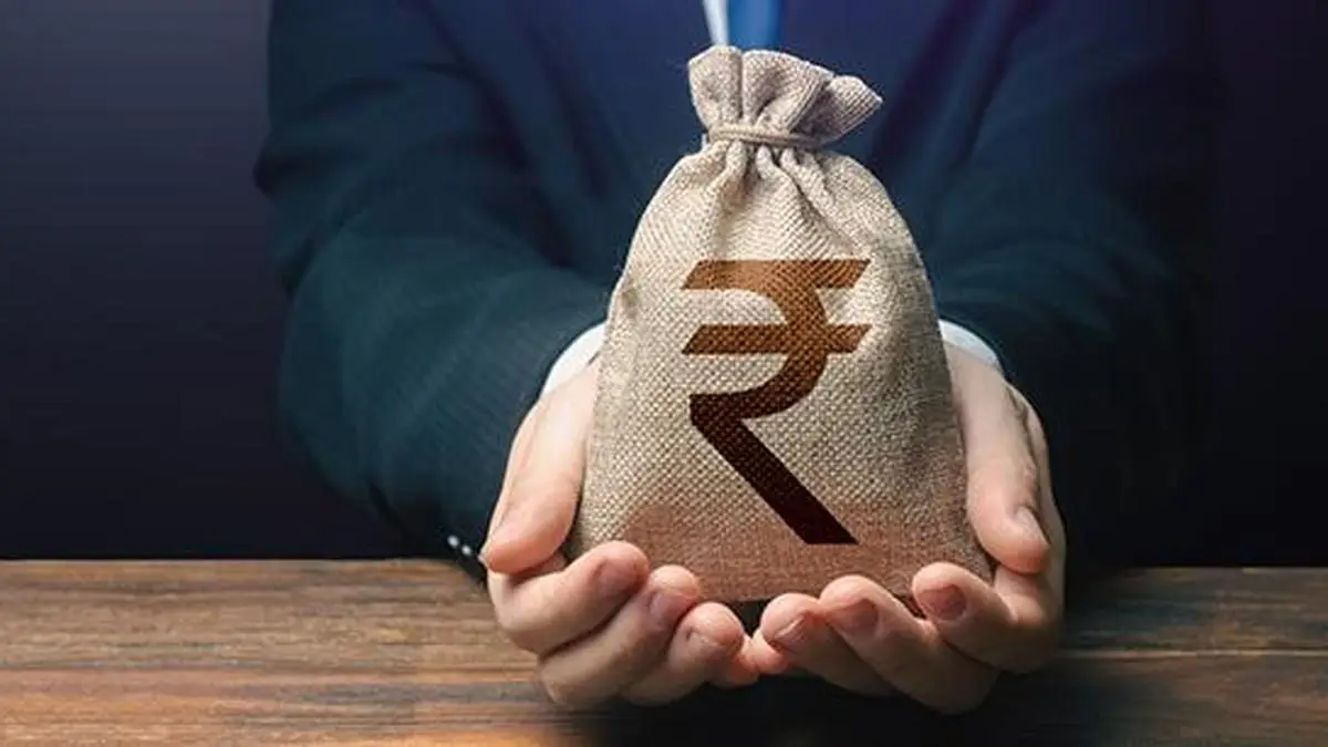 Aditya Birla Renewables Seeks $1.5 Billion Rupee Loans to Acquire Shell's Solenergi