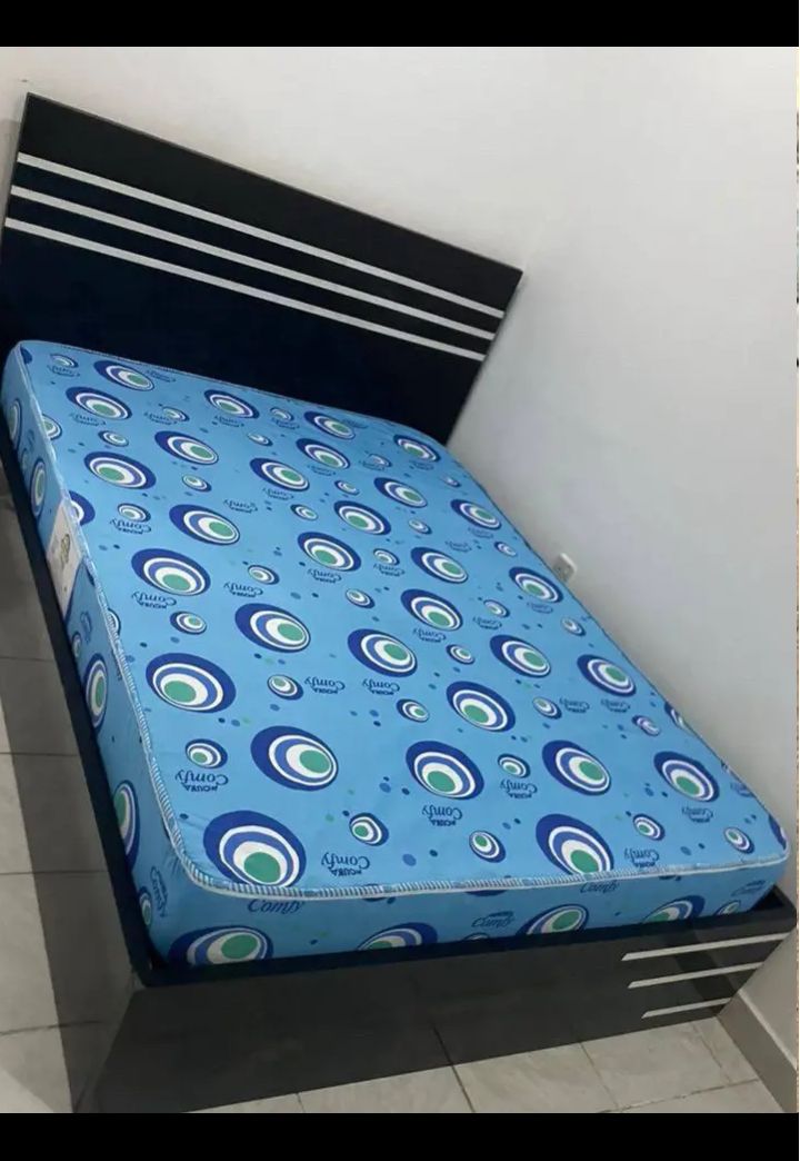 bed frame 4ad half by 6fit 2