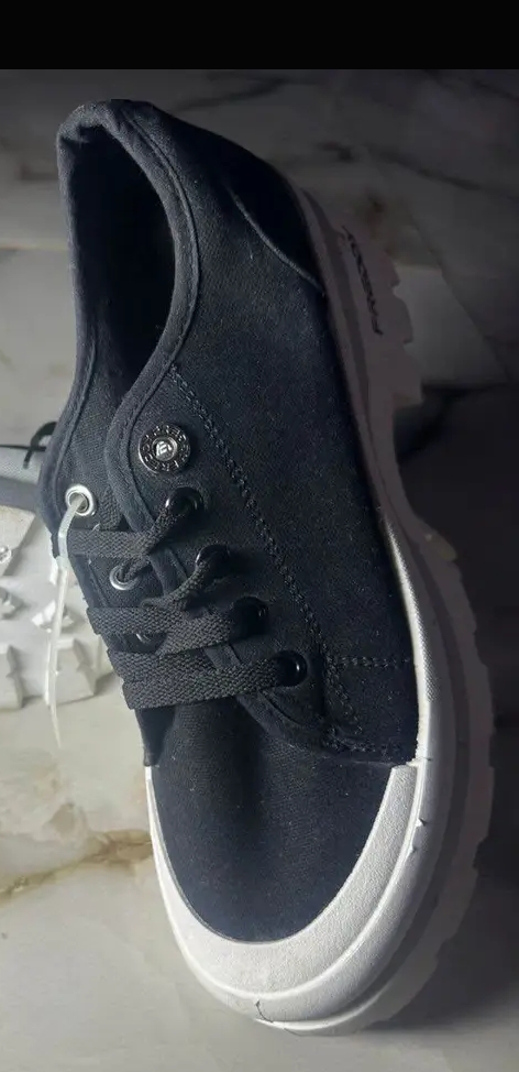 black and white sneakers  2