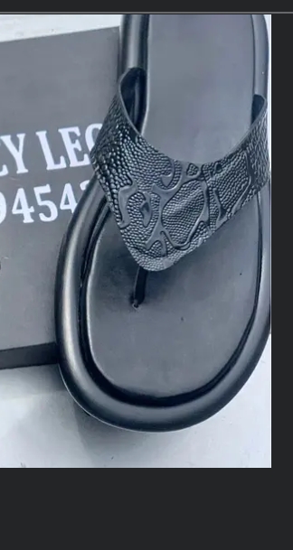 black slippers for men 