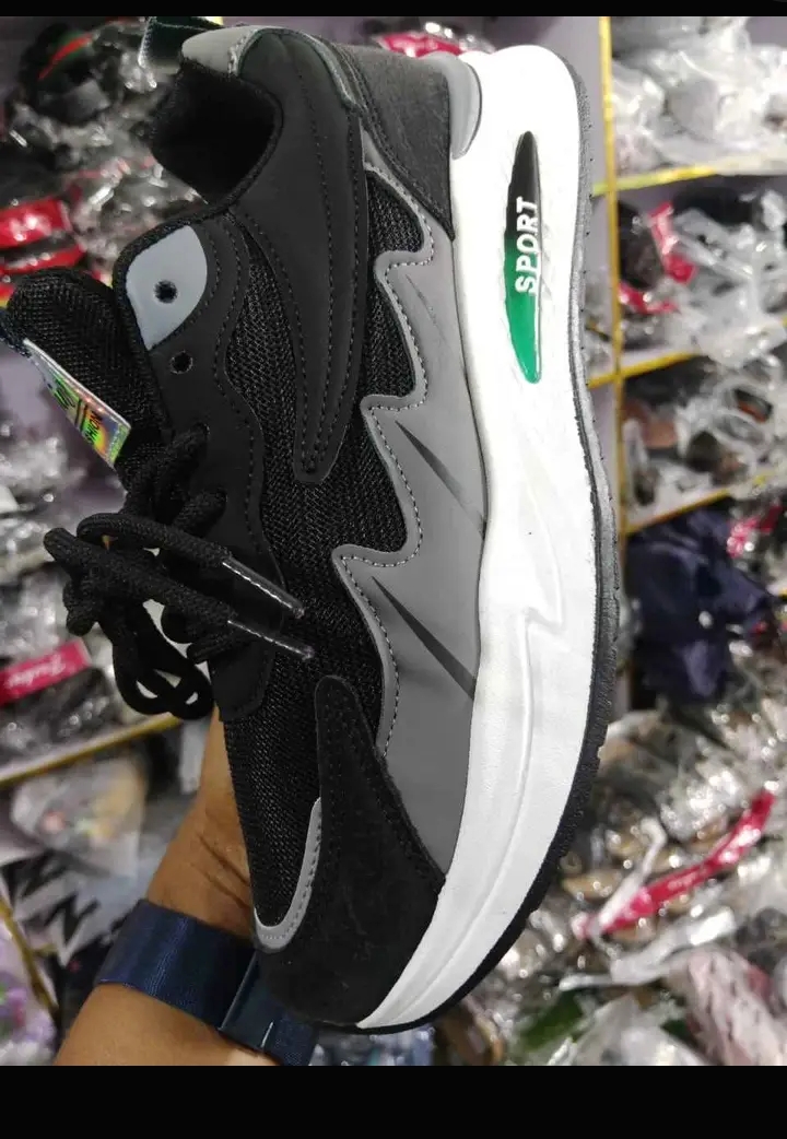 unisex sneakers for both gender 