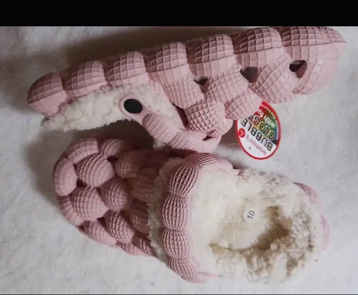 adult unisex fur clogs 2