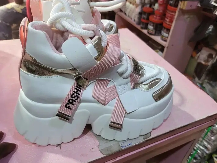 ladies fashion sneakers 