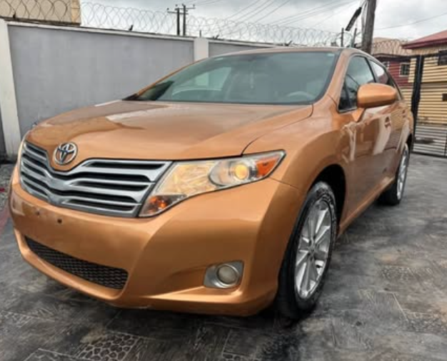 clean registered toyota venza 2010 2