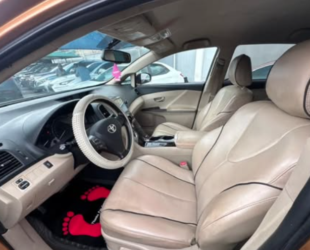 clean registered toyota venza 2010 3