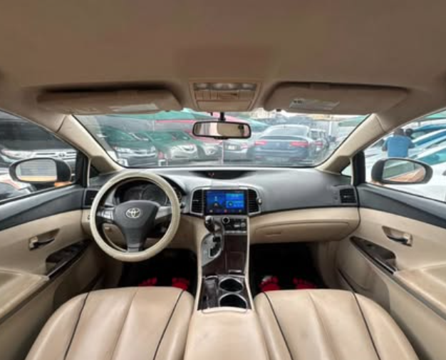 clean registered toyota venza 2010 4