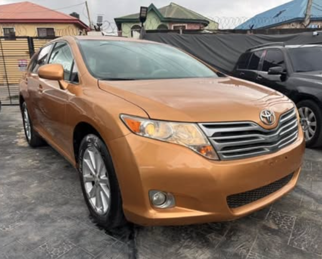 clean registered toyota venza 2010