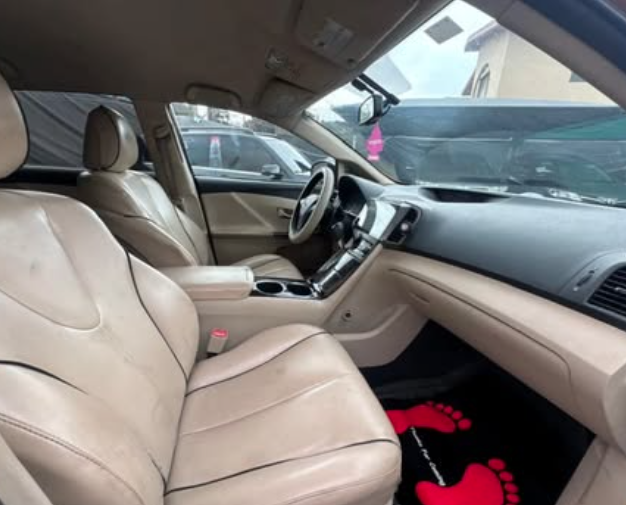 clean registered toyota venza 2010 5