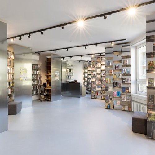 Pomôž knihám nájsť nový domov 🧡  podpor nás ako dohľad na burze kníh 📖🔦