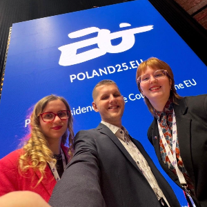 Staň sa mládežníckou delegátkou / mladežníckym delegátom Európskeho dialógu s mládežou (EDM)