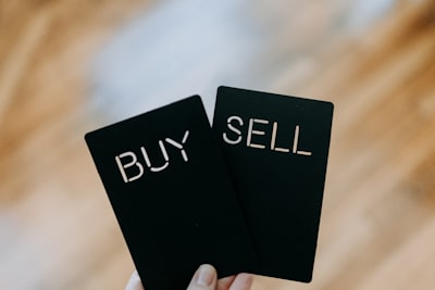 Image for Byte titled 'What's the difference between a bear market vs bull market?'